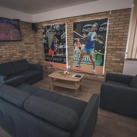 Bed and Breakfast Tenisz Panzio - *