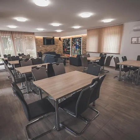 Bed and Breakfast Tenisz Panzio -