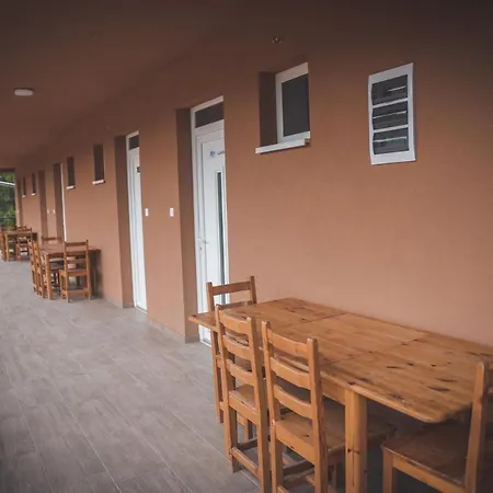 Bed and breakfast Tenisz Panzió -