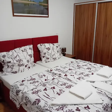 Bed and Breakfast Tenisz Panzio - *