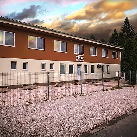 Bed and breakfast Tenisz Panzió -