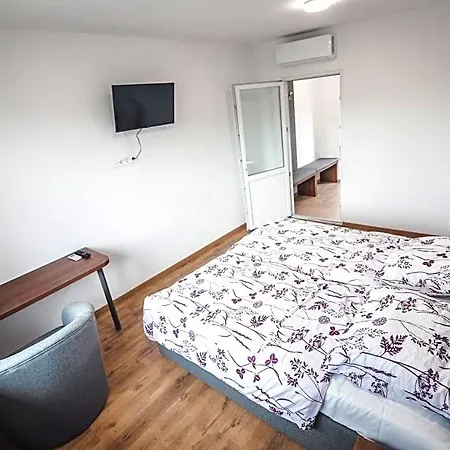Bed and breakfast Tenisz Panzió -