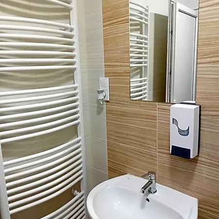 Tenisz Panzió - Bed and breakfast
